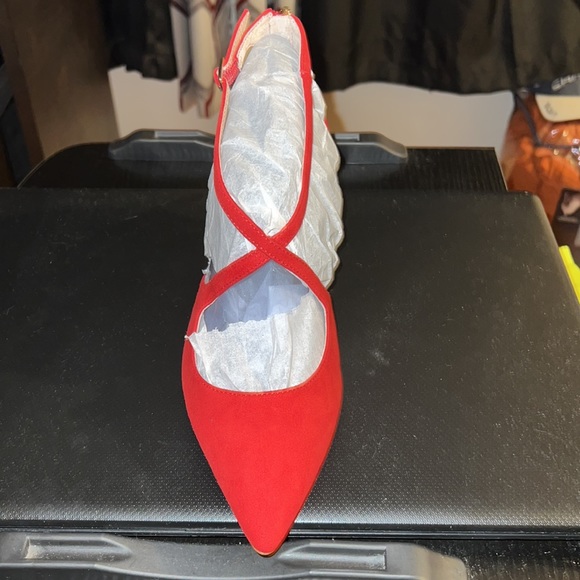 Red t strap pumps - Picture 2 of 4